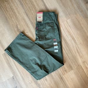 New Levi’s Women's Surplus High Rise Straight Leg Jeans
Size 26 (W26x27L)
NWT